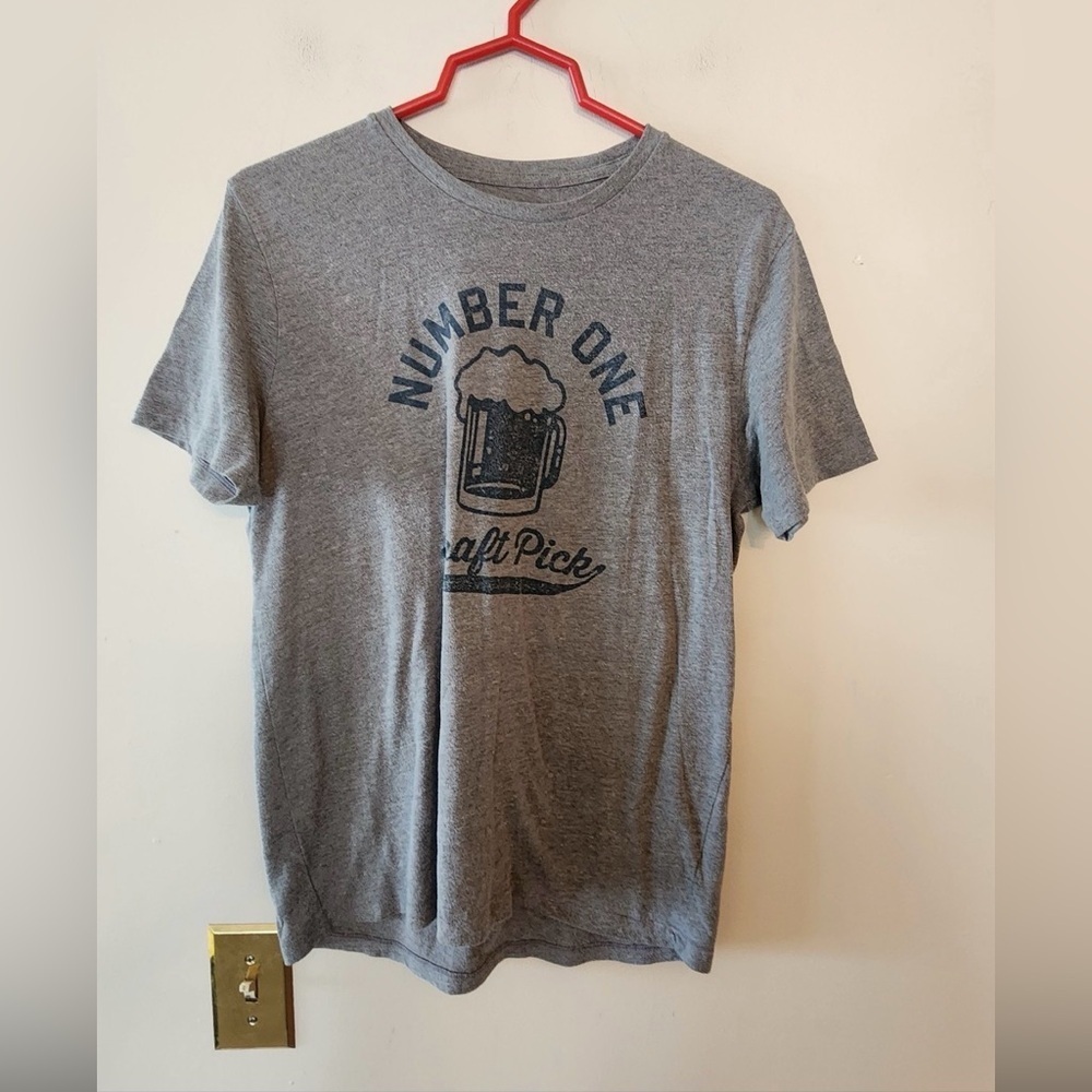 Old navy graphic t-shirt number 1 draft size mens medium